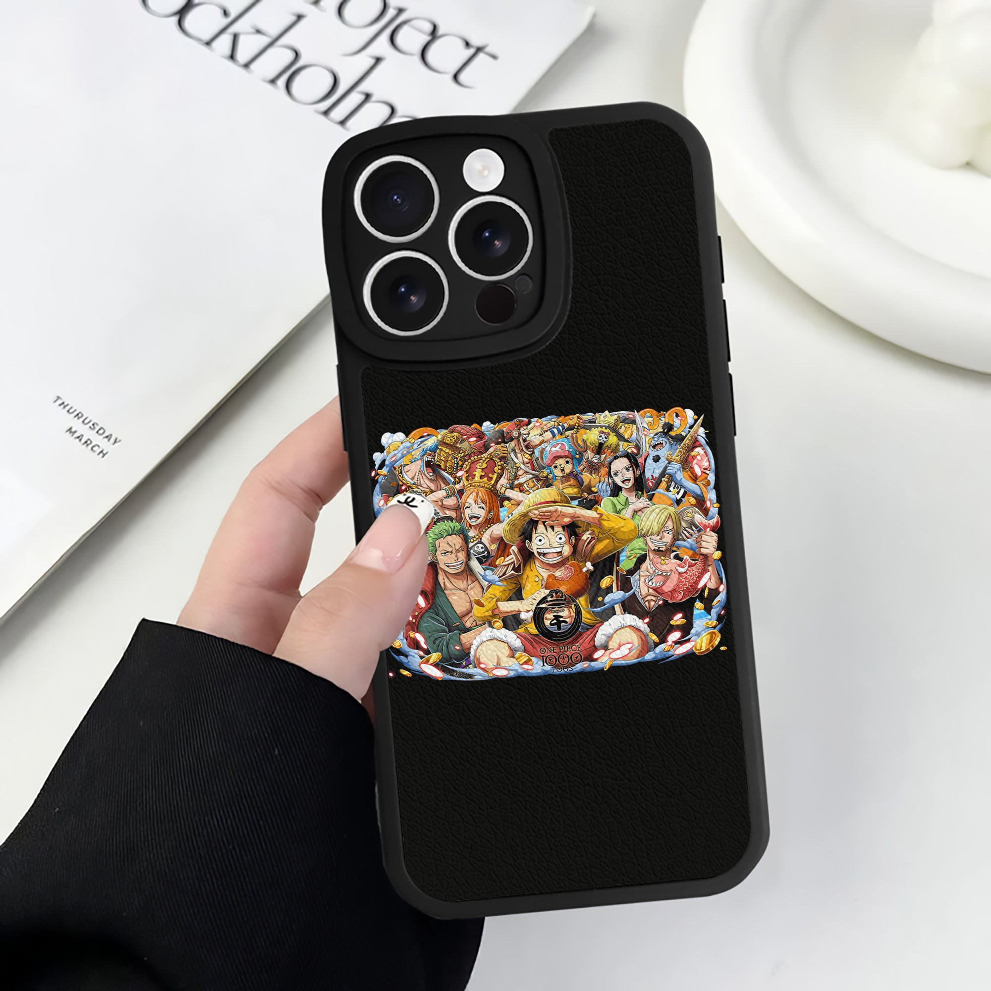 （画像用） ワンピース モンキー・D・ルフィ ONE PIECE Monkey D. Luffy 【iPhone 16シリーズ対応】シリコンスマホケース（レザー調） 材質：シリコン